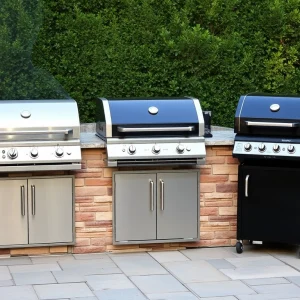 Outdoor kitchen grill types: built-in gas, charcoal, or pellet